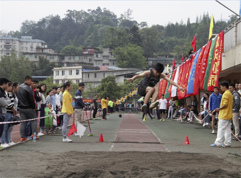 5848vip威尼斯电子游戏运动代表团参加我校第三十八届运动会